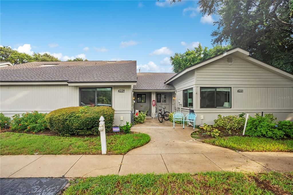 For Sale: $439,000 (2 beds, 2 baths, 1066 Square Feet)