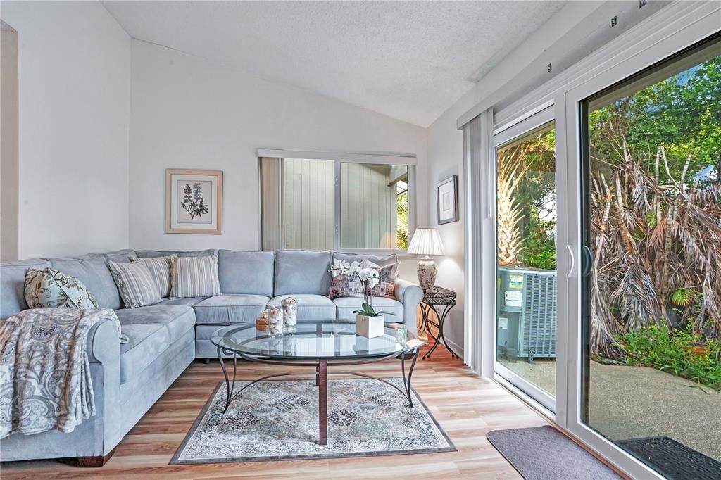 For Sale: $439,000 (2 beds, 2 baths, 1066 Square Feet)