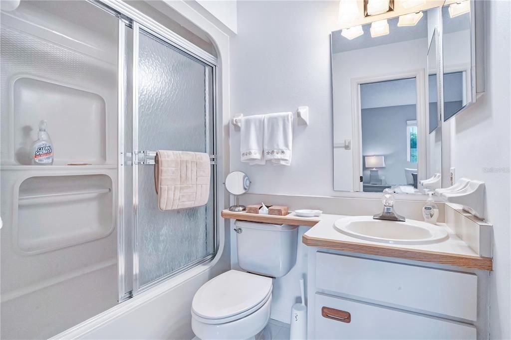 For Sale: $439,000 (2 beds, 2 baths, 1066 Square Feet)