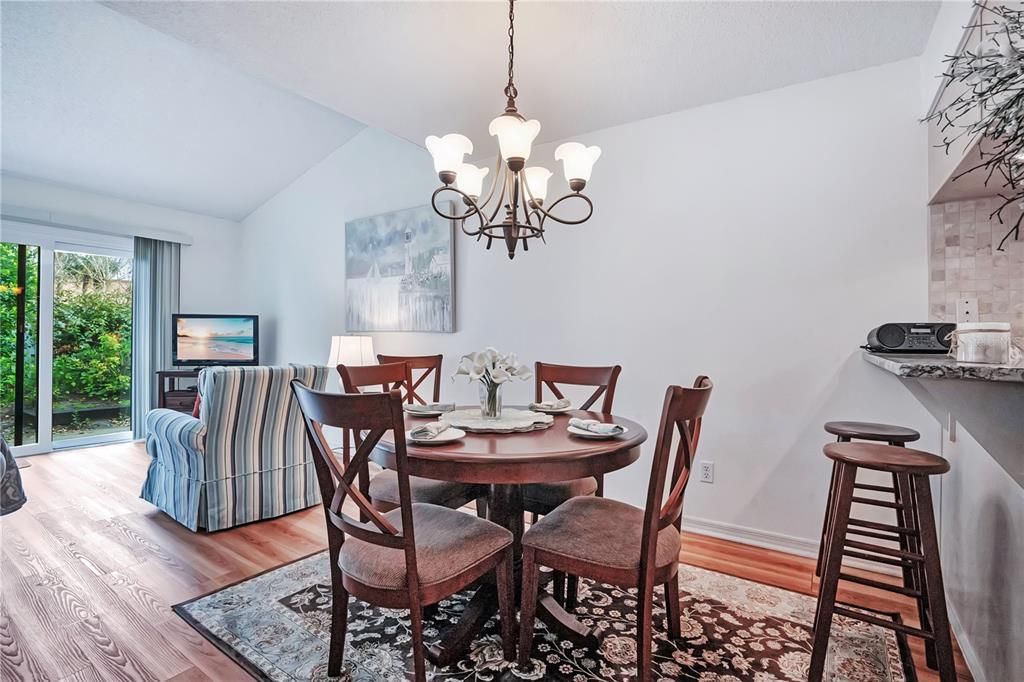For Sale: $439,000 (2 beds, 2 baths, 1066 Square Feet)