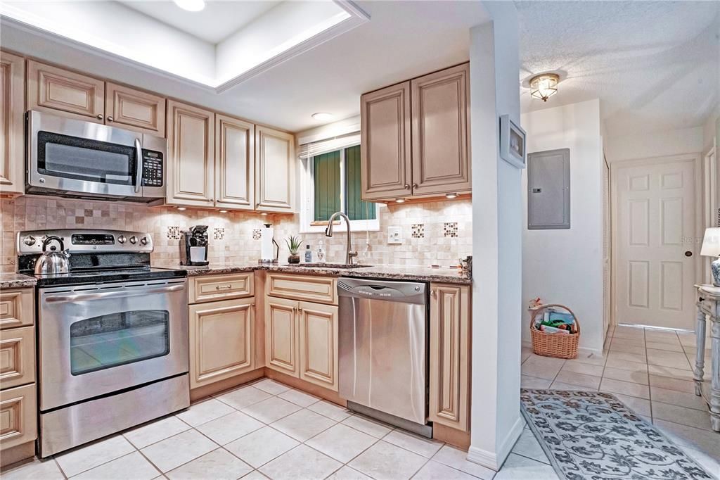 For Sale: $439,000 (2 beds, 2 baths, 1066 Square Feet)