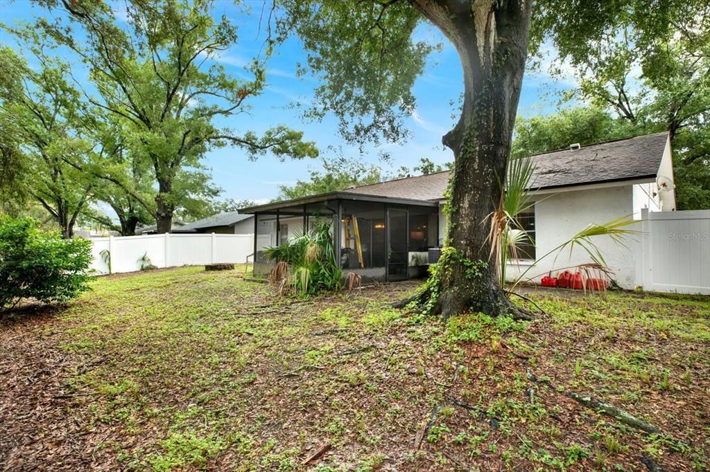Active With Contract: $299,900 (3 beds, 2 baths, 1261 Square Feet)