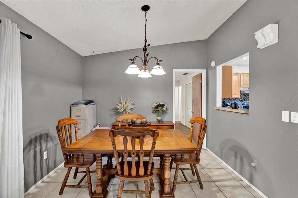 Active With Contract: $299,900 (3 beds, 2 baths, 1261 Square Feet)