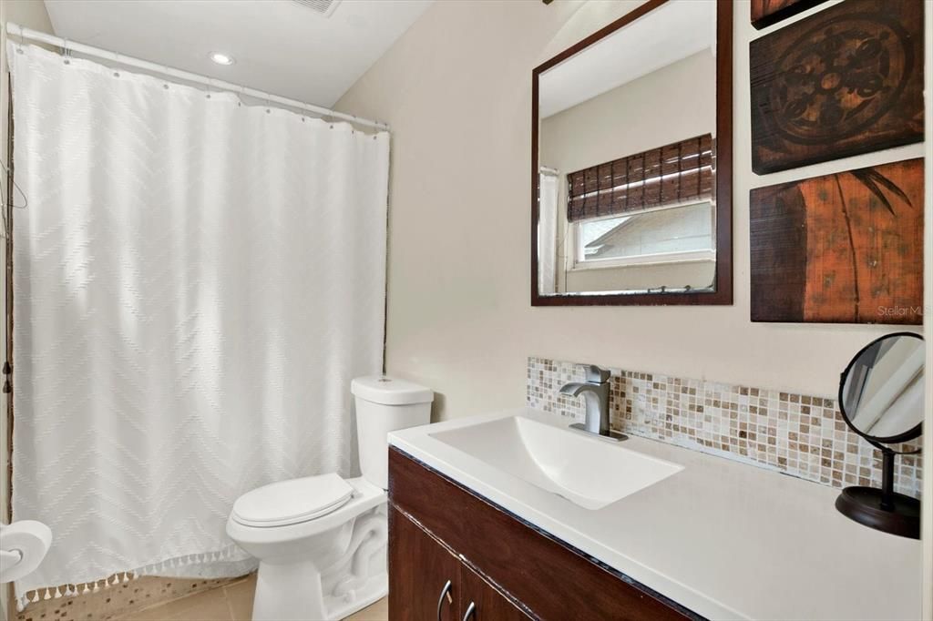 Active With Contract: $299,900 (3 beds, 2 baths, 1261 Square Feet)