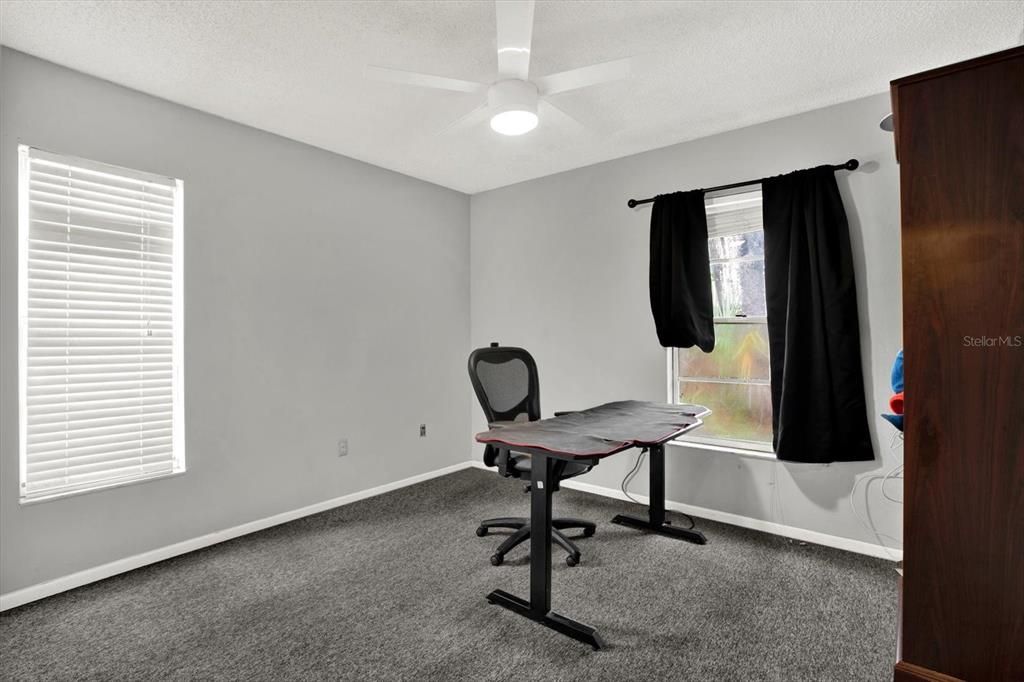 Active With Contract: $299,900 (3 beds, 2 baths, 1261 Square Feet)