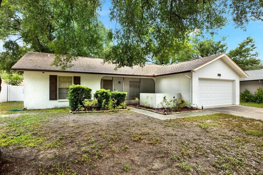 Active With Contract: $299,900 (3 beds, 2 baths, 1261 Square Feet)