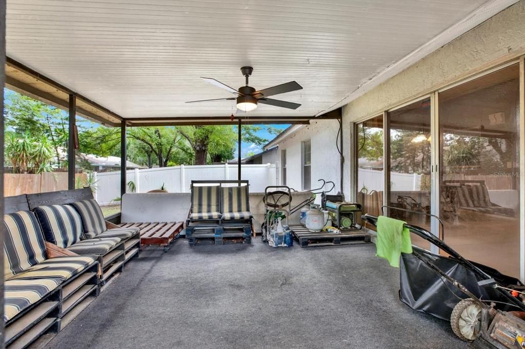 Active With Contract: $299,900 (3 beds, 2 baths, 1261 Square Feet)