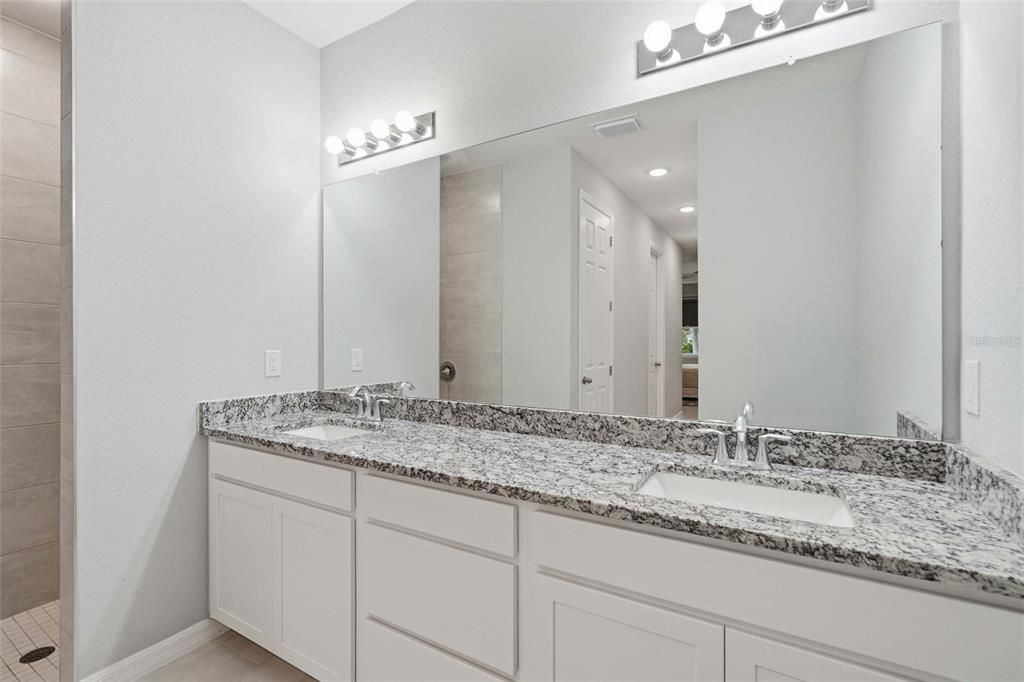 For Sale: $395,000 (4 beds, 2 baths, 1922 Square Feet)