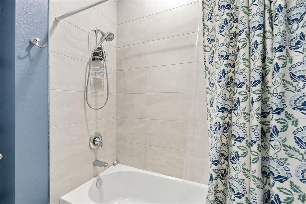 For Sale: $395,000 (4 beds, 2 baths, 1922 Square Feet)