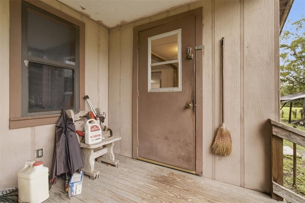 For Sale: $350,000 (3 beds, 1 baths, 992 Square Feet)