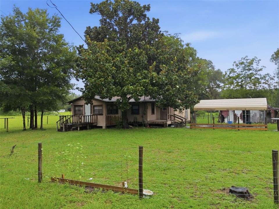 For Sale: $350,000 (3 beds, 1 baths, 992 Square Feet)