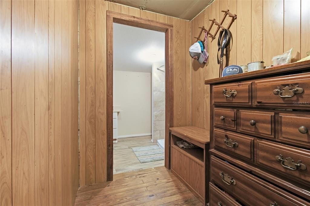 For Sale: $350,000 (3 beds, 1 baths, 992 Square Feet)