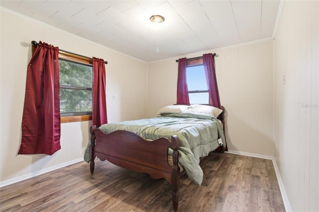 For Sale: $350,000 (3 beds, 1 baths, 992 Square Feet)