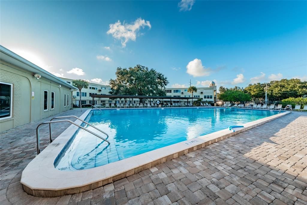 Activo con contrato: $239,000 (2 camas, 2 baños, 1675 Pies cuadrados)