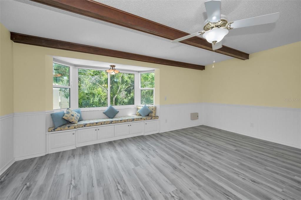 Activo con contrato: $239,000 (2 camas, 2 baños, 1675 Pies cuadrados)