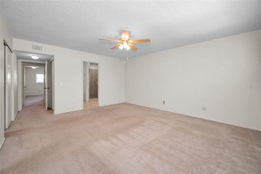 Activo con contrato: $239,000 (2 camas, 2 baños, 1675 Pies cuadrados)