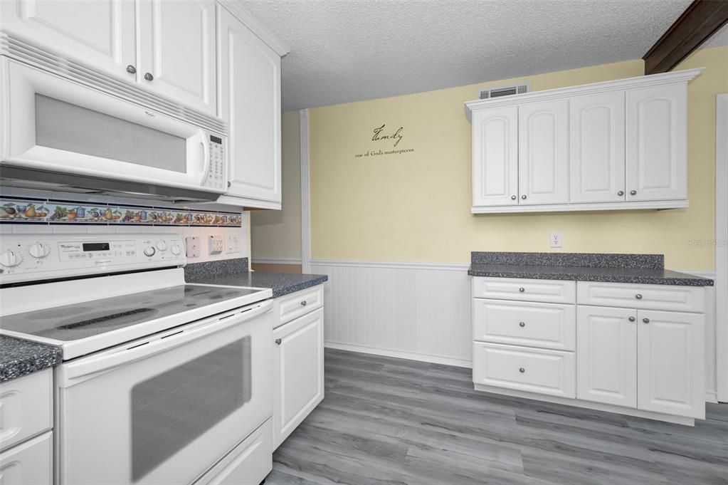 Activo con contrato: $239,000 (2 camas, 2 baños, 1675 Pies cuadrados)