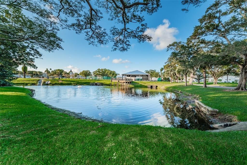 Activo con contrato: $239,000 (2 camas, 2 baños, 1675 Pies cuadrados)