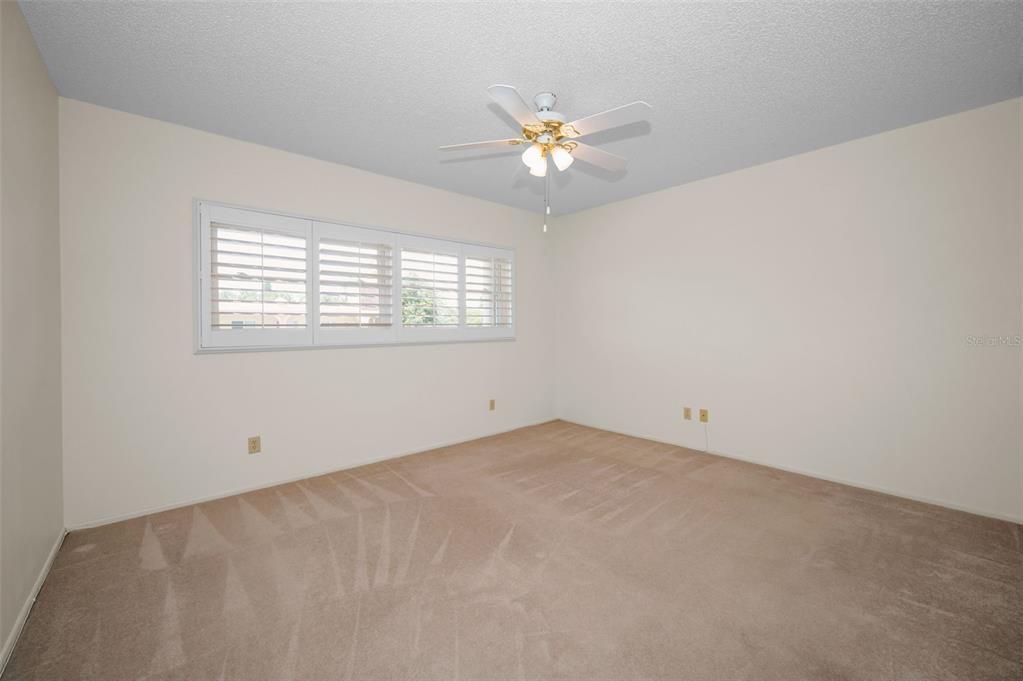 Activo con contrato: $239,000 (2 camas, 2 baños, 1675 Pies cuadrados)