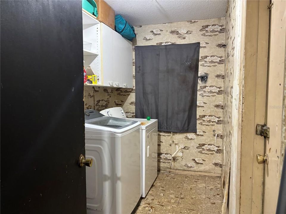 For Sale: $220,000 (3 beds, 1 baths, 1420 Square Feet)