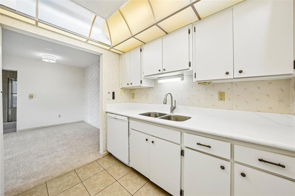 For Sale: $98,500 (1 beds, 1 baths, 960 Square Feet)