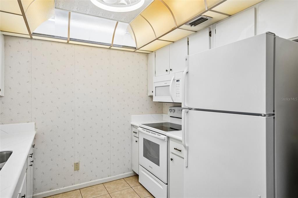 For Sale: $98,500 (1 beds, 1 baths, 960 Square Feet)
