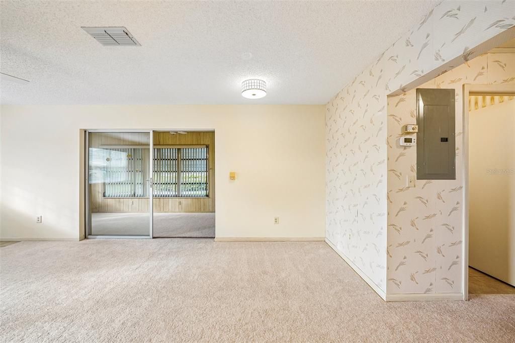 For Sale: $98,500 (1 beds, 1 baths, 960 Square Feet)