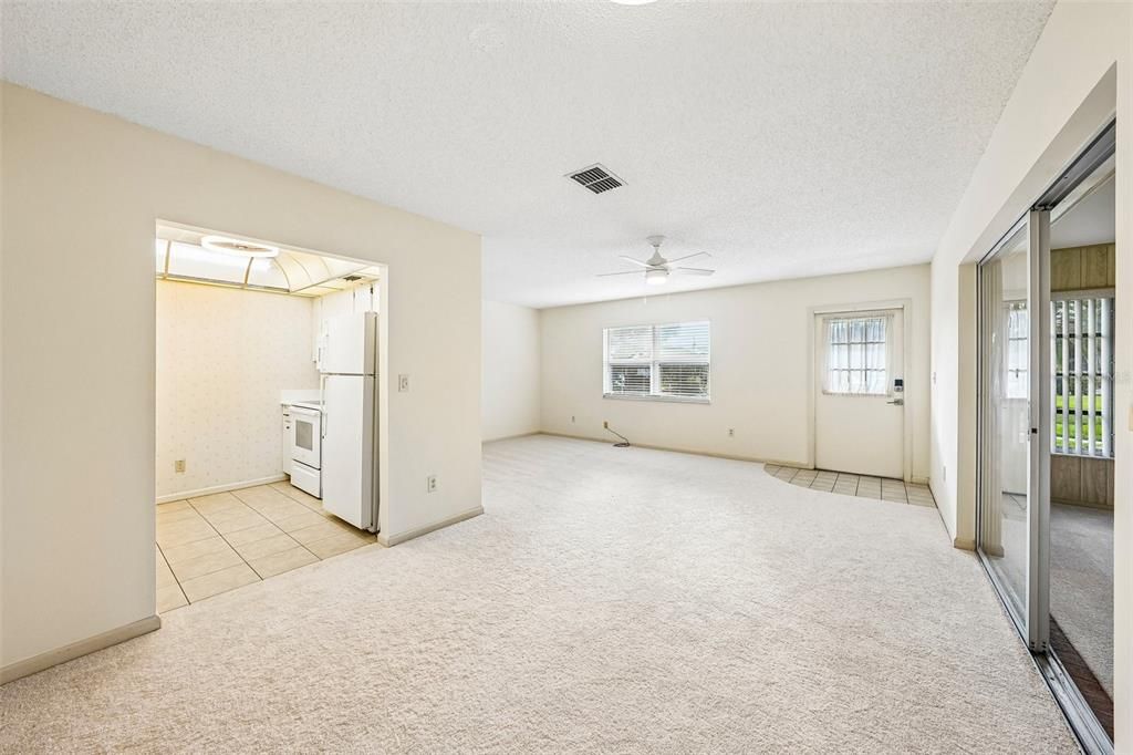 For Sale: $98,500 (1 beds, 1 baths, 960 Square Feet)