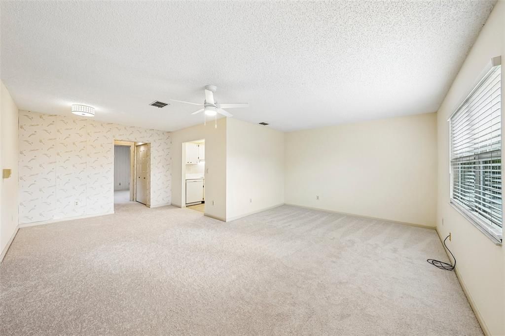 For Sale: $98,500 (1 beds, 1 baths, 960 Square Feet)