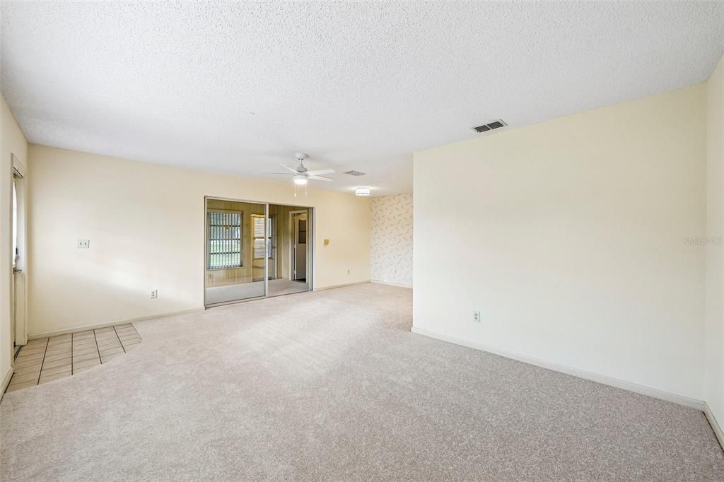 For Sale: $98,500 (1 beds, 1 baths, 960 Square Feet)