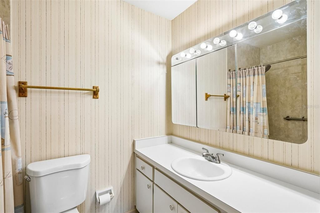 For Sale: $98,500 (1 beds, 1 baths, 960 Square Feet)