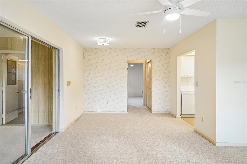 For Sale: $98,500 (1 beds, 1 baths, 960 Square Feet)