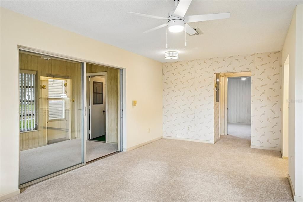For Sale: $98,500 (1 beds, 1 baths, 960 Square Feet)