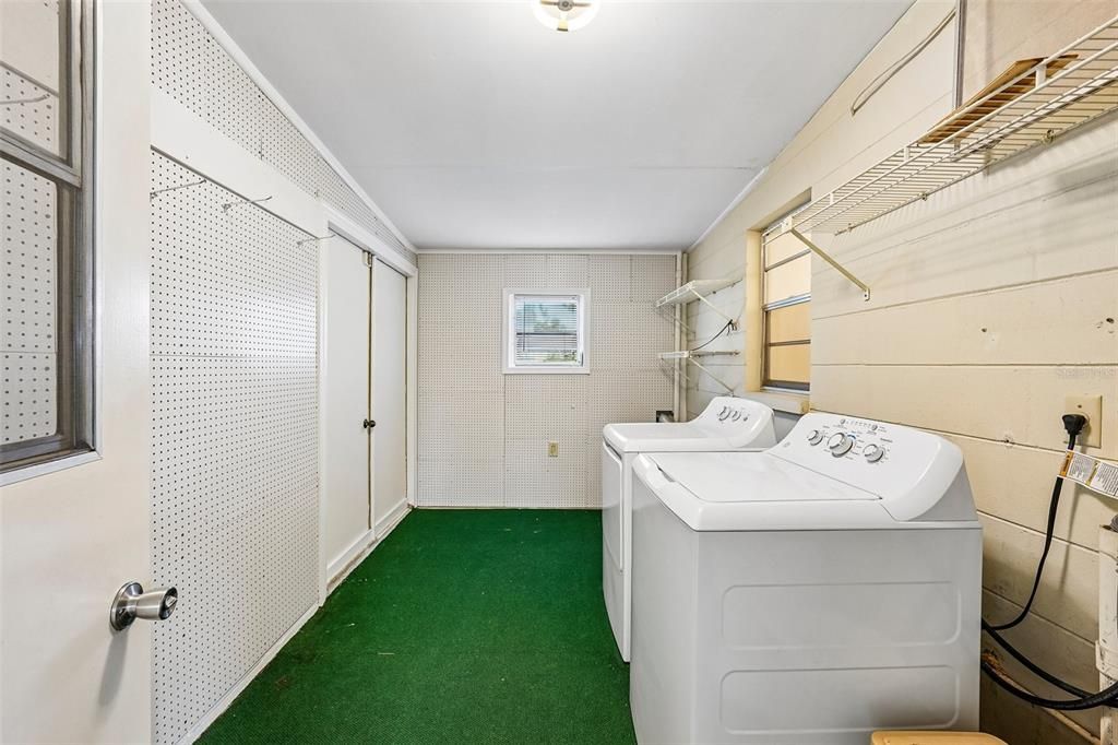 For Sale: $98,500 (1 beds, 1 baths, 960 Square Feet)