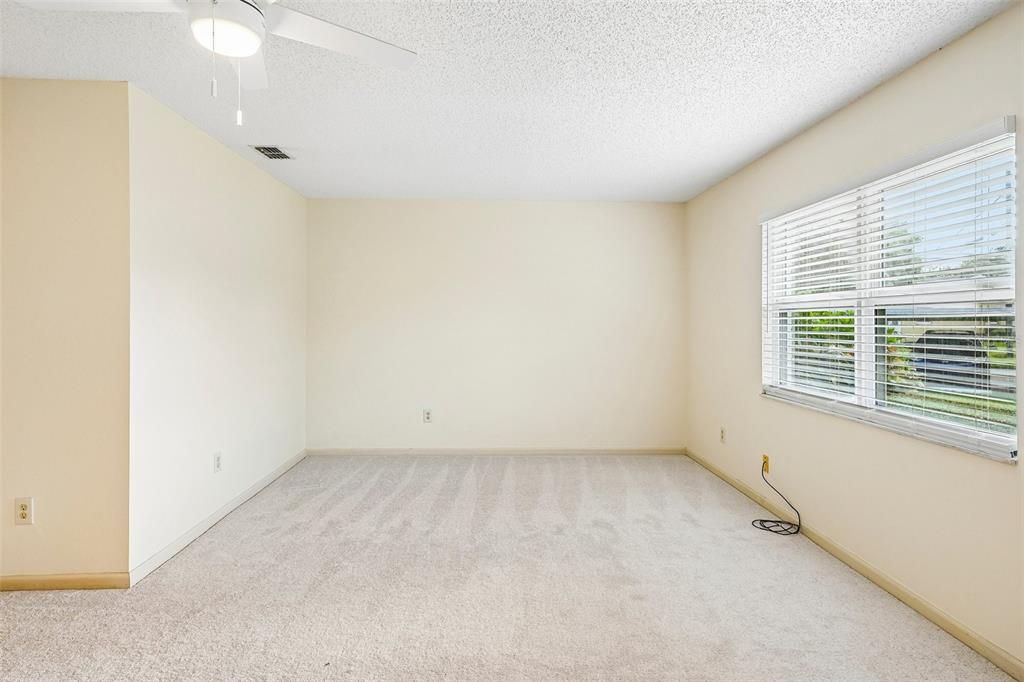 For Sale: $98,500 (1 beds, 1 baths, 960 Square Feet)