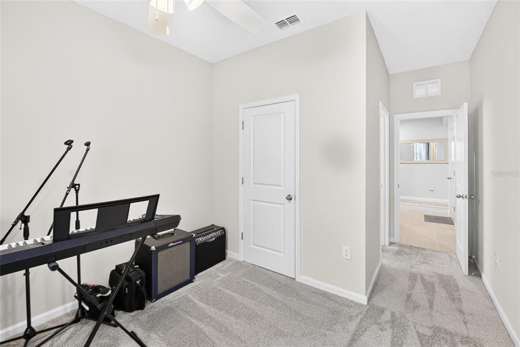 For Sale: $475,000 (4 beds, 3 baths, 2557 Square Feet)