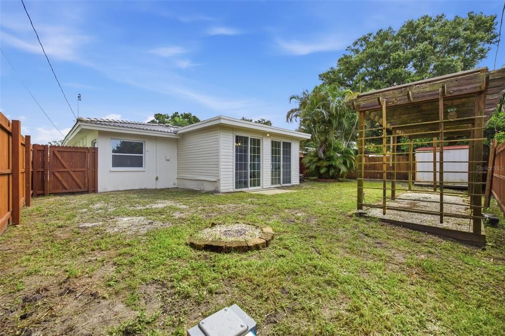 Activo con contrato: $345,500 (2 camas, 1 baños, 1172 Pies cuadrados)