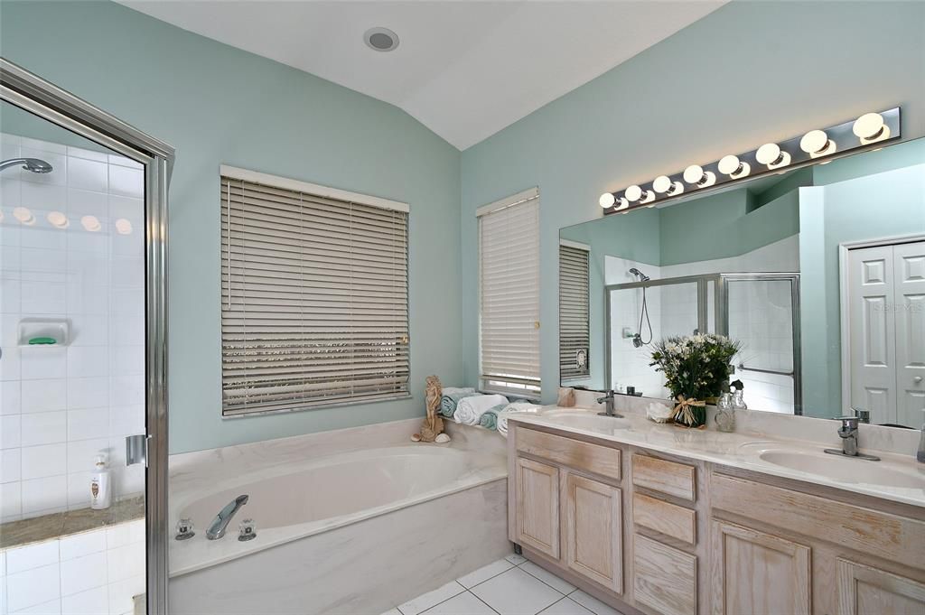 Active With Contract: $410,000 (2 beds, 2 baths, 1454 Square Feet)