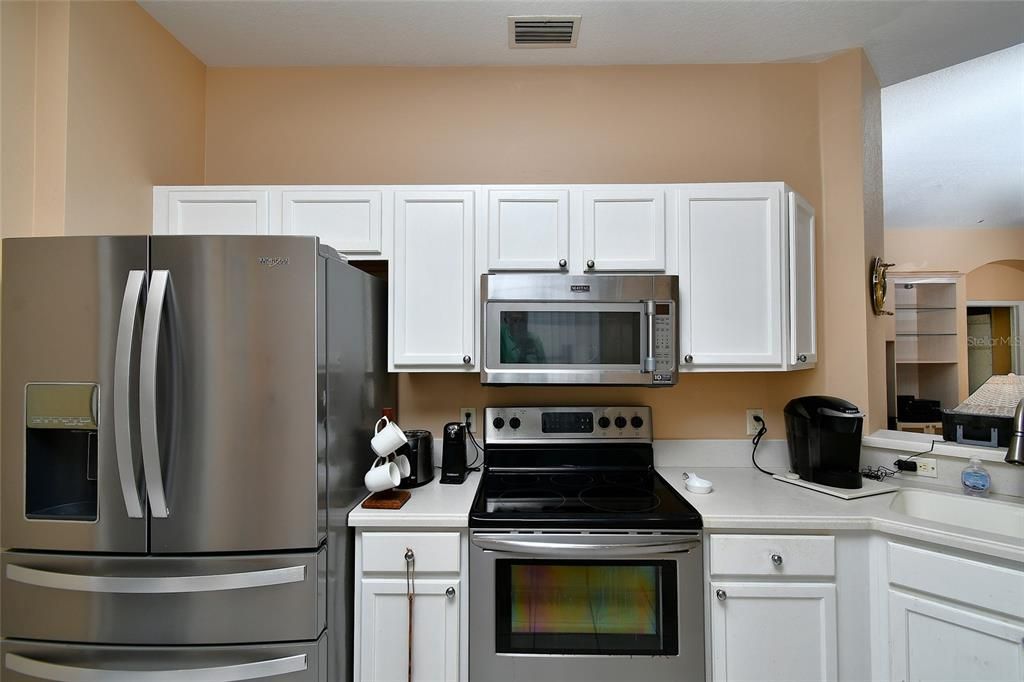Active With Contract: $410,000 (2 beds, 2 baths, 1454 Square Feet)