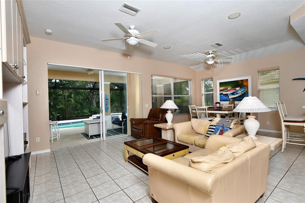 Active With Contract: $410,000 (2 beds, 2 baths, 1454 Square Feet)
