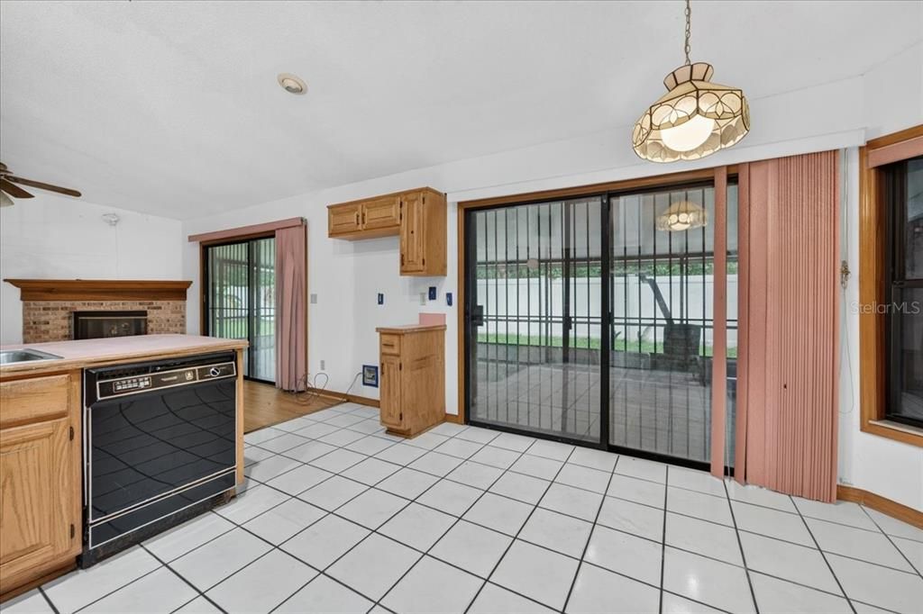Active With Contract: $279,990 (3 beds, 2 baths, 2173 Square Feet)