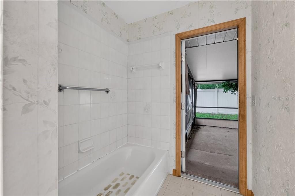 Active With Contract: $279,990 (3 beds, 2 baths, 2173 Square Feet)