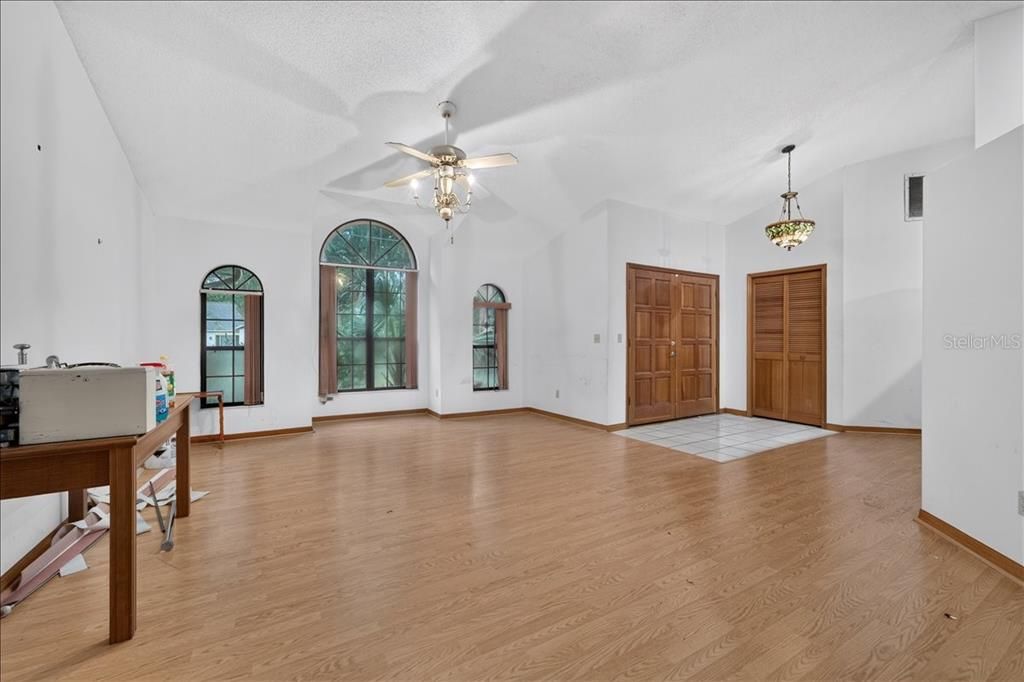 Active With Contract: $279,990 (3 beds, 2 baths, 2173 Square Feet)