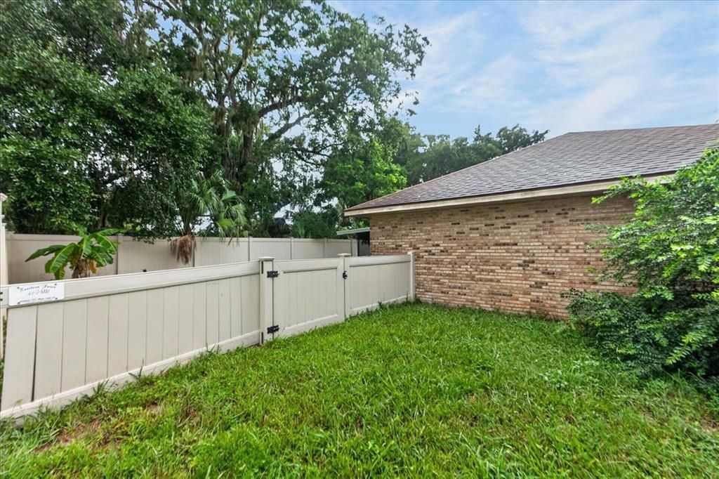 Active With Contract: $279,990 (3 beds, 2 baths, 2173 Square Feet)