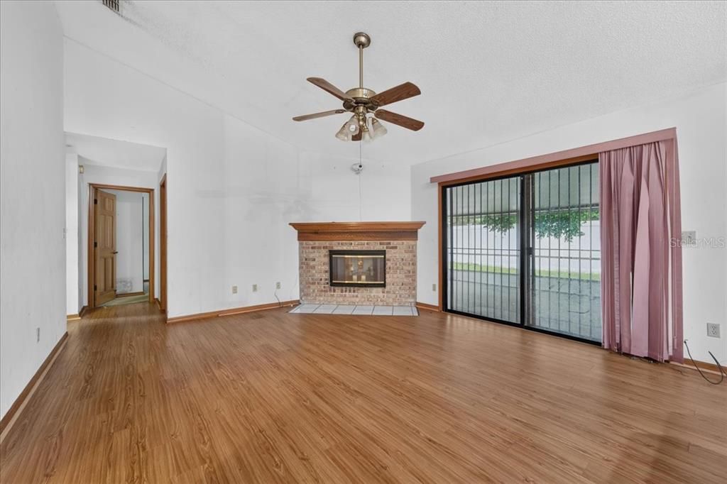 Active With Contract: $279,990 (3 beds, 2 baths, 2173 Square Feet)