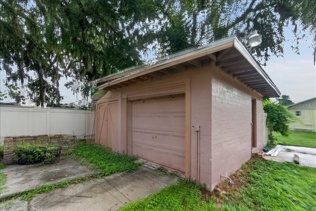Active With Contract: $279,990 (3 beds, 2 baths, 2173 Square Feet)