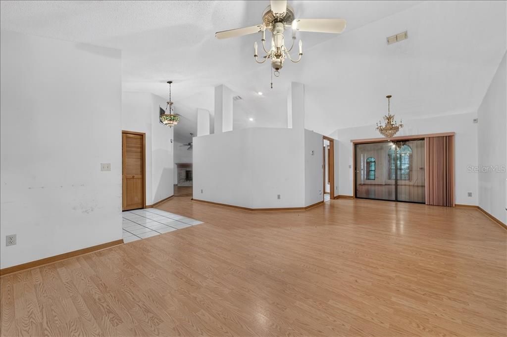 Active With Contract: $279,990 (3 beds, 2 baths, 2173 Square Feet)