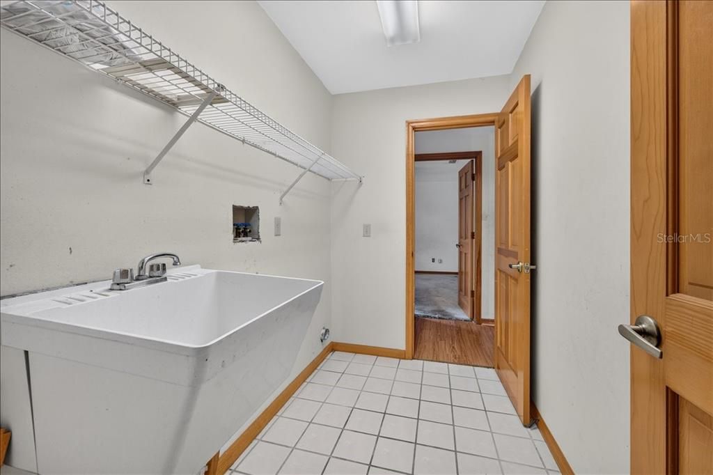 Active With Contract: $279,990 (3 beds, 2 baths, 2173 Square Feet)