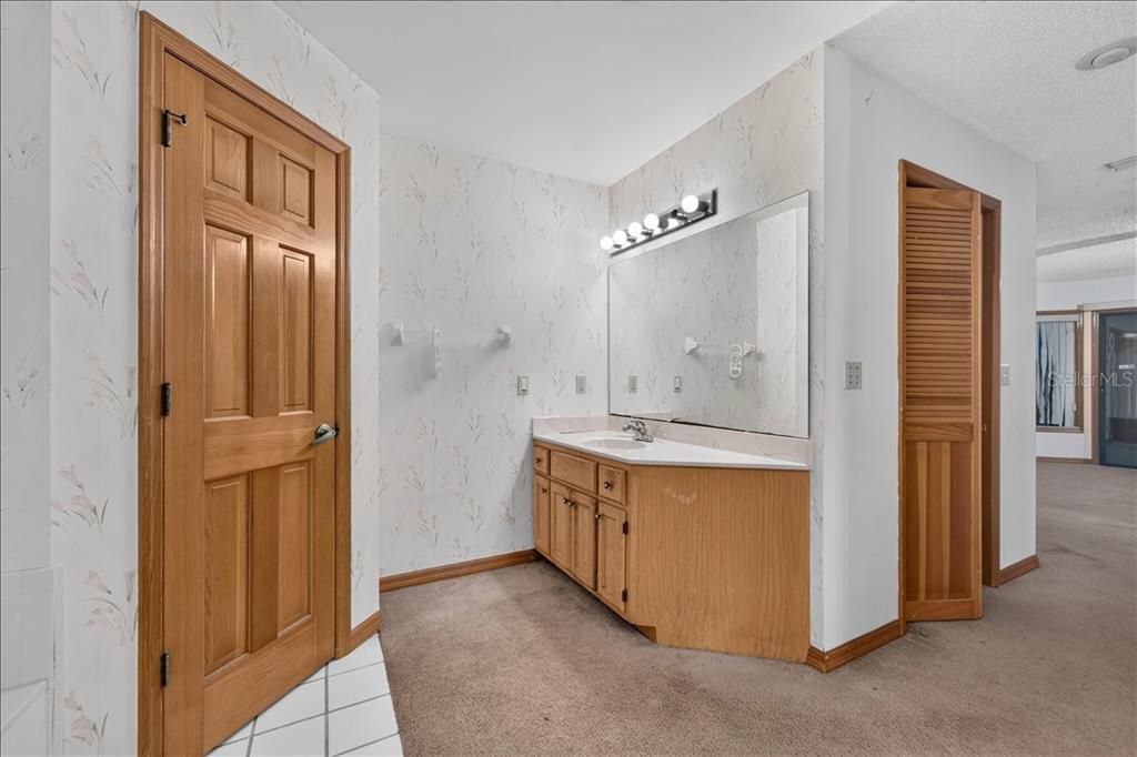 Active With Contract: $279,990 (3 beds, 2 baths, 2173 Square Feet)