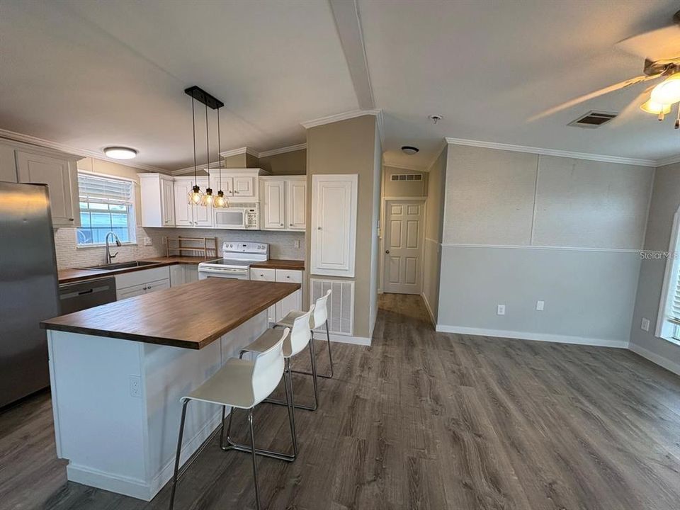 For Sale: $140,000 (2 beds, 2 baths, 1008 Square Feet)